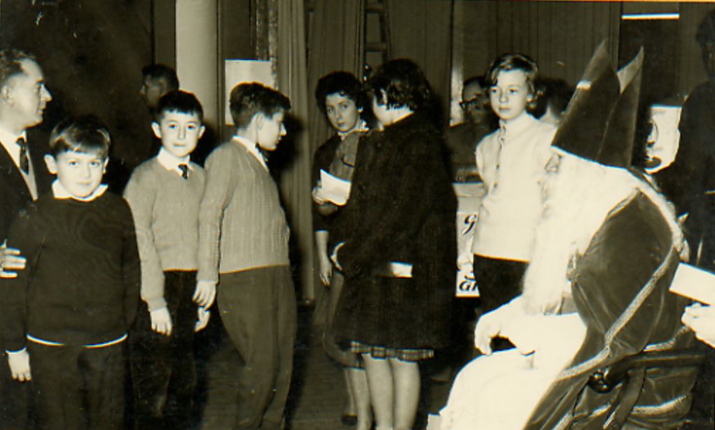 Sinterklaasfeest in Bensberg, anno? van rechts naar links: Dany D'hooge, Liliane Vangenechten, Chris Sanders, ?,?