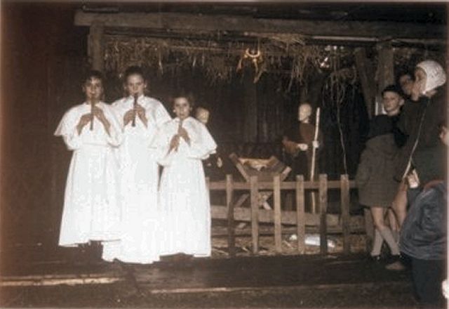 Kerststal Frankenstrasse, Rene Ryon, onbekend, Nelly Polley